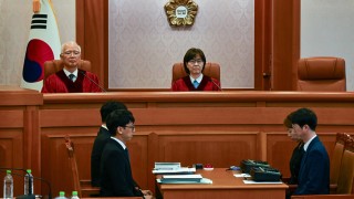 Южнокорейските разследващи органи са поискали издаване на заповед за арест