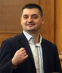 Красьо Черния лобирал за хора на Кирил Добрев