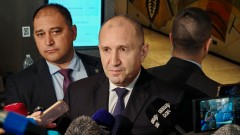 Радев със съвет: Борисов да обясни на ментора си, че държавата не е детска игра с колички