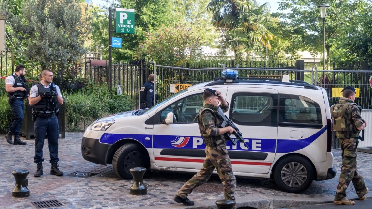 37-годишен алжирец е нападателят с автомобил в Париж