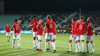 Английският вестник Таймс съобщава че всеки от футболистите на трите