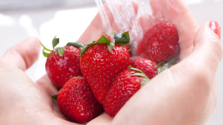 Как да мием ягодите, за да ги запазим свежи за по-дълго
