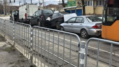 Автобус и пет коли се сблъскаха в София