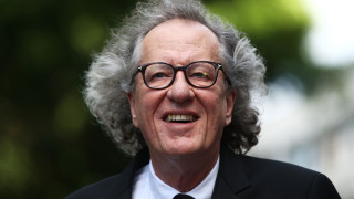 Джефри Ръш съди вестник за клевета