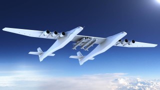 Революционен самолет-гигант извърши първия си тестов полет 