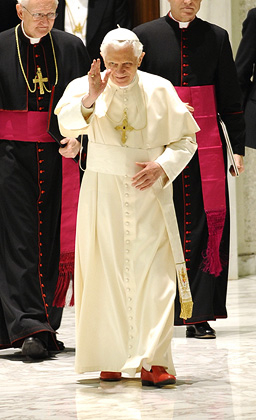 Ватикана "обърна гръб" на Берлускони