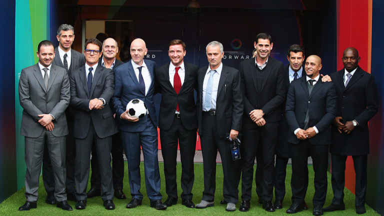 Бербатов официално обяви идването на Роберто Карлош в София