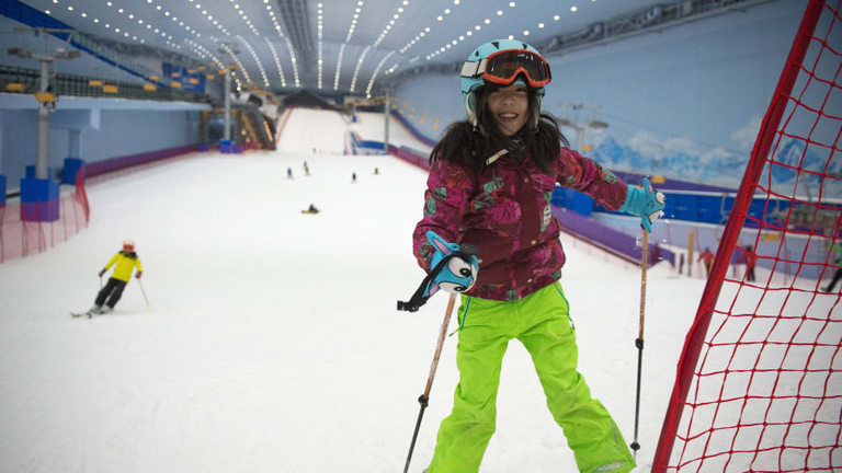 Harbin Wanda Indoor Ski and Winter Sports Resort е най-големият закрит ски парк и отлично място за подготовка за зимната Олимпиада в Пекин през 2022 година 