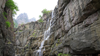 Китай призна за малка измама с най-високия водопад в страната