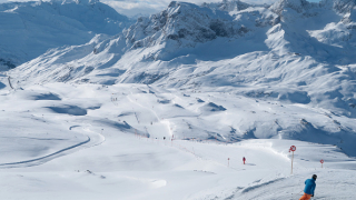 Спасителни екипи продължата да търсят един от най богатите хора в
