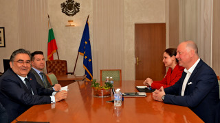 Министърът на транспорта Росен Желязков и посланикът на Турция у