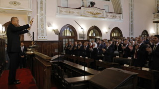 Турция публикува президентски укази които предвиждат преструктуриране на ключови политически