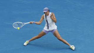 Световната №2 в женския тенис Ига Швьонтек преодоля в три сета