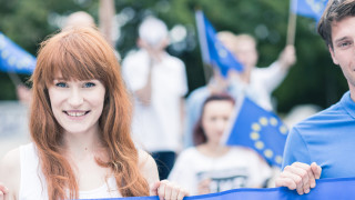 Жените в ЕС са с 5% повече от мъжете