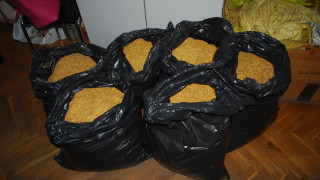 Полицията в Сливен откри 300 килограма нелегален тютюн при проверка