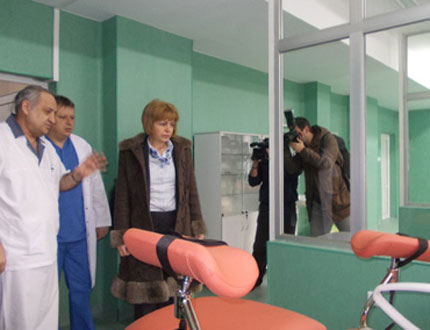 Мазилка падна върху новородено в болница "Тина Киркова"