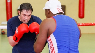 Президентът на БФБокс Красимир Инински коментира опасността спортът в България да