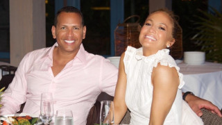 Откакто има връзка с Алекс Родригес Джей Ло изглежда и