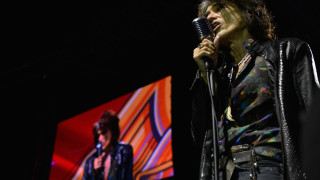 Китаристът на Aerosmith колабира в гримьорната си след концерт с