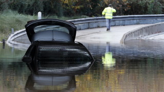 Спасителни екипи засилиха издирвателните усилия в Югозападна Франция след като