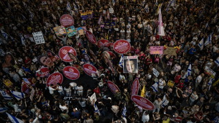 Роднини и поддръжници на израелските заложници които все още се