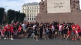 Феновете на ЦСКА организираха шествие в Рига преди мача