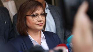 Докато си мерят пачките и парламентът се занимава с безсмислени