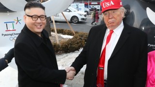 Двойници на Доналд Тръмп и Ким Чен ун се срещнаха на