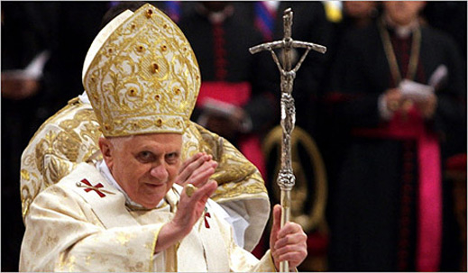Папата напуска Ватикана!