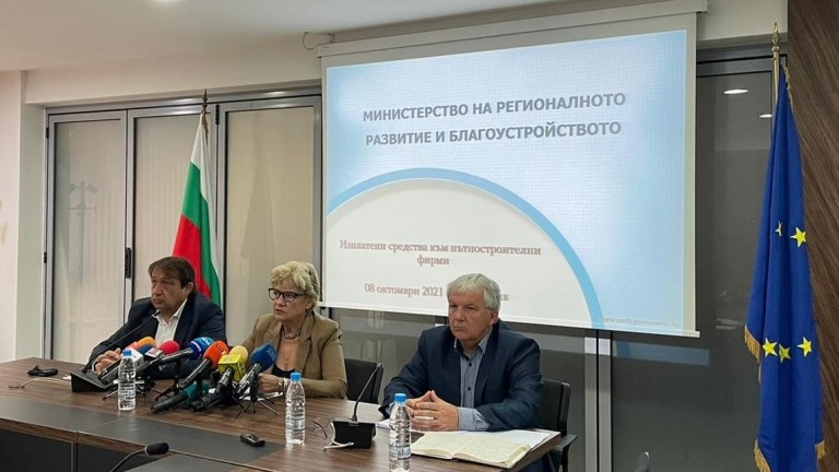 Комитова отказва политически разговори: Кои протестират точно?