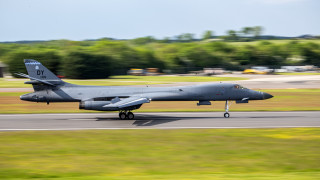 Друга двойка стратегически бомбардировачи B 1B Lancer от военновъздушните сили на