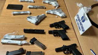 Митнически служители на ГКПП Лесово откриха 6 бойни пистолета с