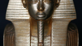 В гробницата на Тутанкамон е и Нефертити!