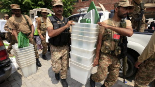 800 000 полицаи и военни следят за реда на изборите в Пакистан 