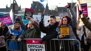 Медицинските сестри във Великобритания стачкуват за втори път този месец