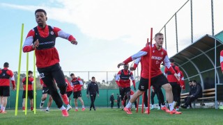 ЦСКА информира феновете си че през днешния ден футболистите на