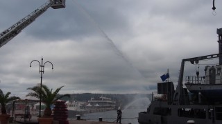 Затворено за маневри на всички плавателни съдове е Бургаското пристанище