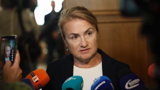 Продължава пошлата практика да се изменят основни закони през преходните