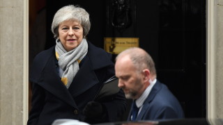 Колко голяма ще е загубата на премиера на Великобритания Тереза