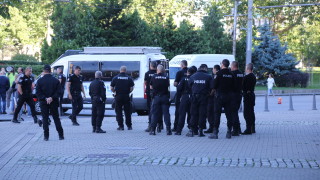 Протестиращи срещу правителството блокираха движението на кръстовището пред Ректората на