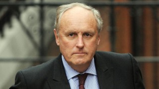 Една от най-влиятелните фигури в медиите на Острова се оттегля