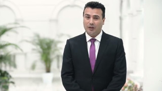 Зоран Заев съжалява, че не може да е на Бузлуджа с Нинова