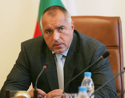 По-високи заплати и пенсии обеща предизборно премиерът