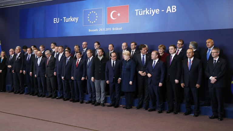 Турция и ЕС се споразумяха: Бежанци срещу €3 млрд. 
