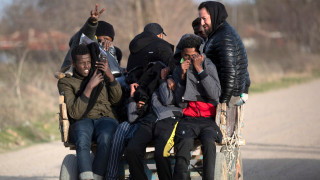 Правителството в Атина постоянно обвинява Турция че умишлено насърчава миграцията