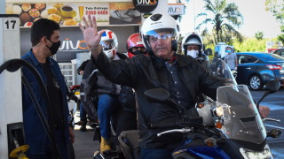 Болсонару хвърля 356 милиона долара за ваксина срещу COVID-19