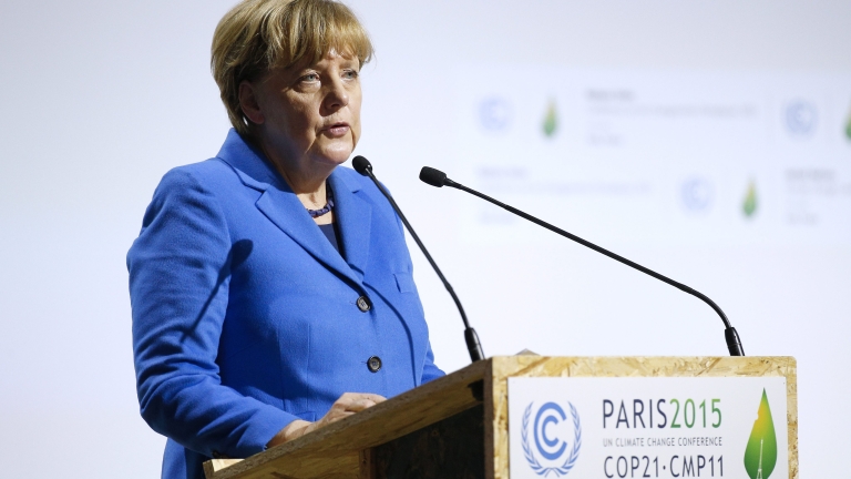 Целта е бъдещите поколения да могат да живеят на планетата, обяви Меркел в Париж