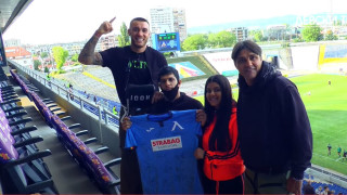 Бившият футболист на Левски Димитър Иванков боецът Даниел Илиев и