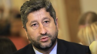 че ако България предостави оръжия на Украйна това ще