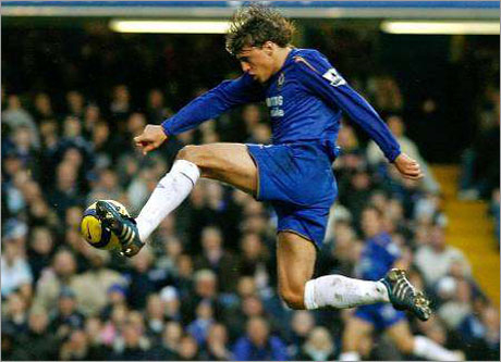 Челси предложи нов договор на Ернан Креспо